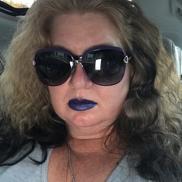 Meet your Posher, Tammy - Picture 1 of 1